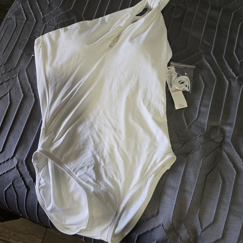 Carmen Marc ValvoWhite One-Shoulder Sz 10 Swimsuit Nwt